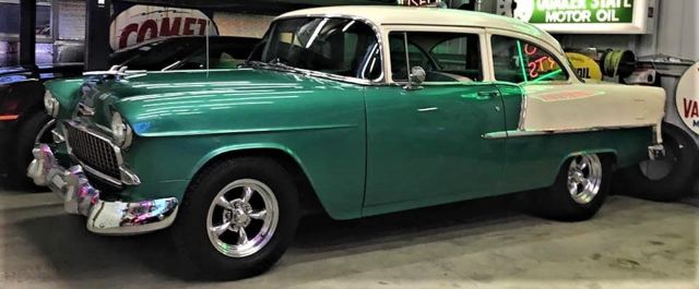 1955 NEPTUNE GREEN / INDIA IVORY Chevrolet Bel Air/150/210 Coupe