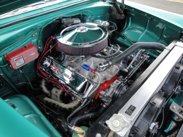 1955 NEPTUNE GREEN / INDIA IVORY Chevrolet Bel Air/150/210 Coupe