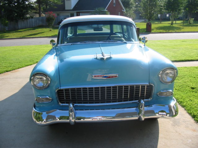 1955 Two-Toned Chevrolet Bel Air/150/210 Wagon