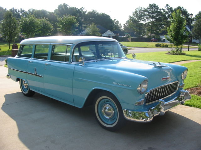1955 Two-Toned Chevrolet Bel Air/150/210 Wagon