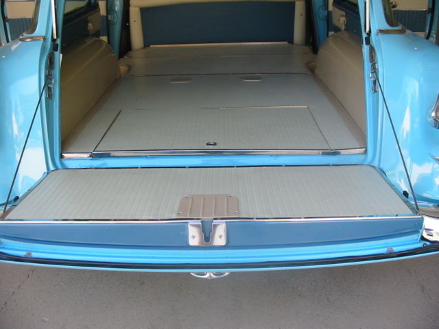 1955 Two-Toned Chevrolet Bel Air/150/210 Wagon