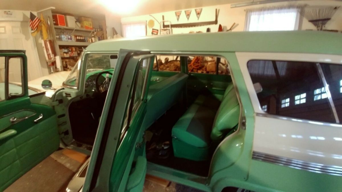 1956 Wite/Green Ford Country Sedan 8 Passenger Wagon Wagon