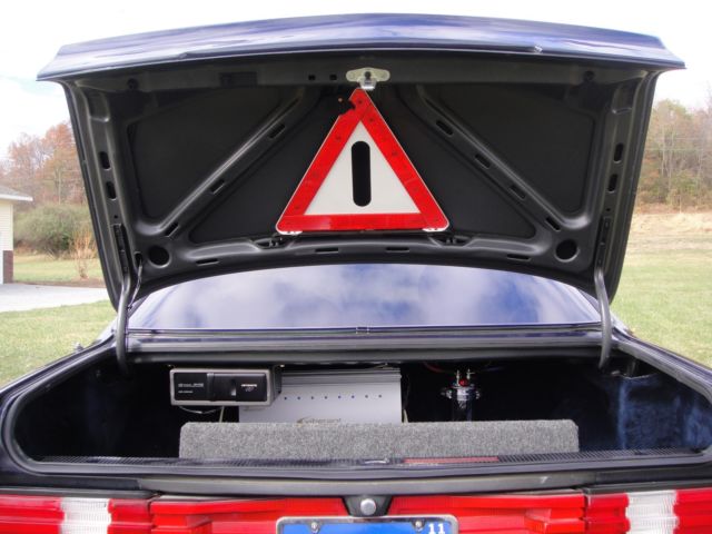 1987 Blue Mercedes-Benz 500-Series Coupe