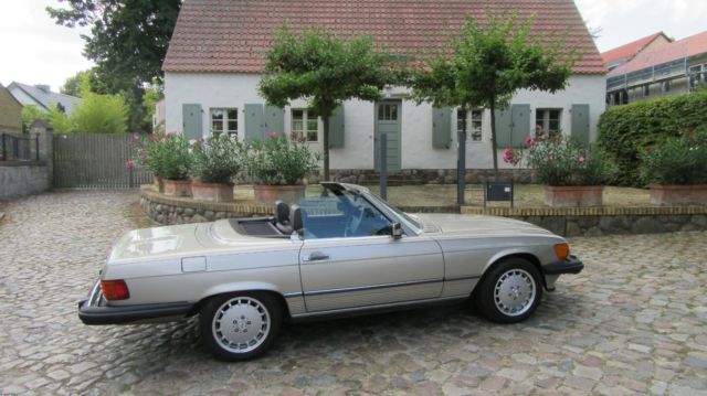 1987 Silver Mercedes-Benz SL-Class Convertible