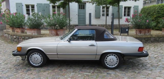 1987 Silver Mercedes-Benz SL-Class Convertible