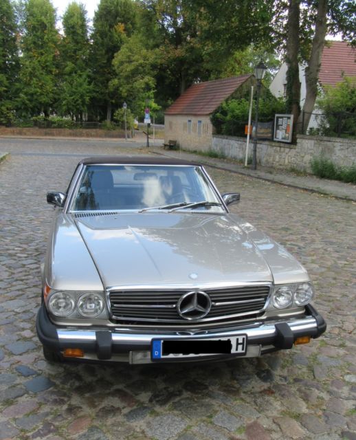 1987 Silver Mercedes-Benz SL-Class Convertible