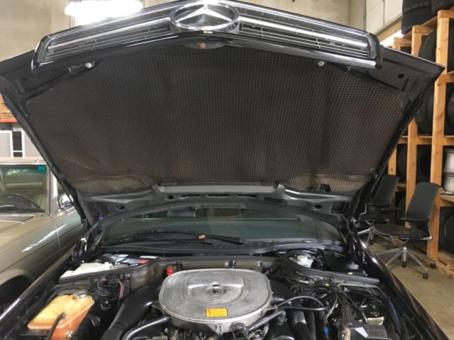 1989 Black Mercedes-Benz 500-Series Coupe