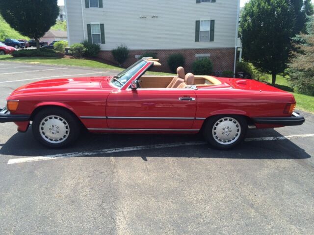 1986 Red Mercedes-Benz 500-Series Convertible