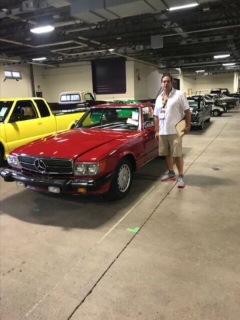 1986 Red Mercedes-Benz 500-Series Convertible