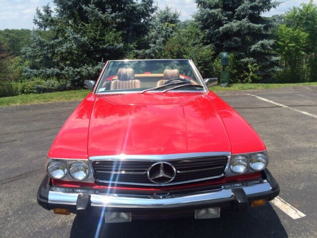 1986 Red Mercedes-Benz 500-Series Convertible