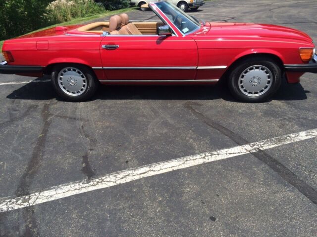 1986 Red Mercedes-Benz 500-Series Convertible