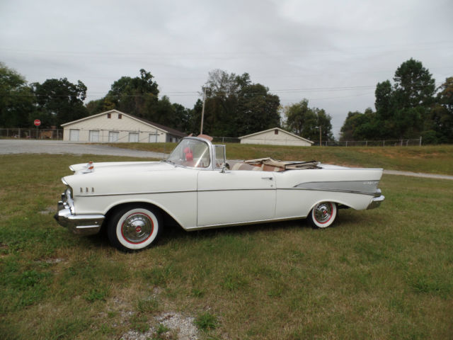 1957 White Chevrolet Bel Air/150/210 Convertible