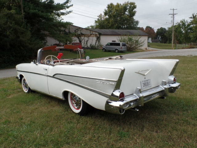 1957 White Chevrolet Bel Air/150/210 Convertible