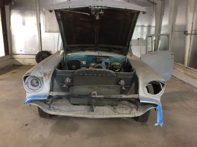 1957 primer Chevrolet Bel Air/150/210