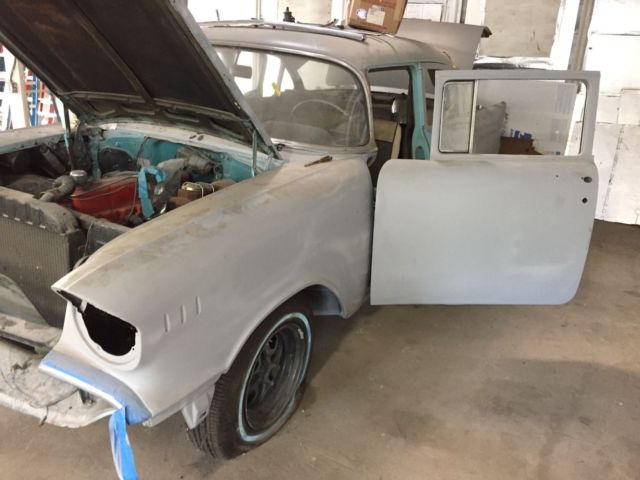 1957 primer Chevrolet Bel Air/150/210
