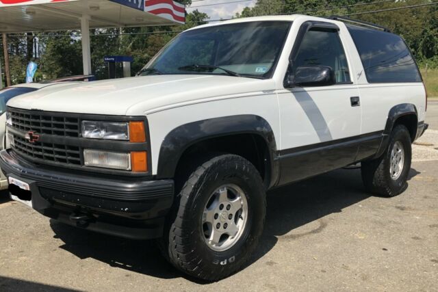 1993 White Chevrolet Blazer SUV