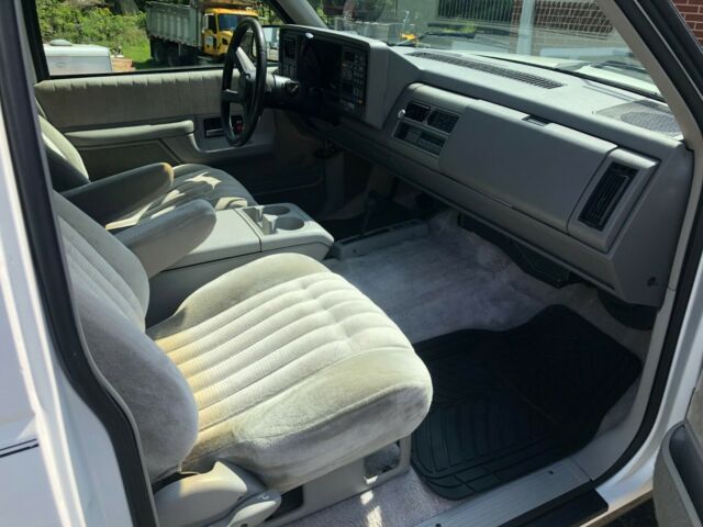 1993 White Chevrolet Blazer SUV