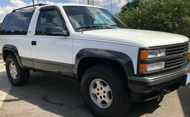 1993 White Chevrolet Blazer SUV