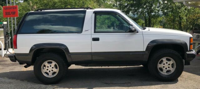 1993 White Chevrolet Blazer SUV