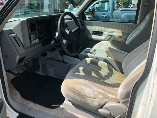 1993 White Chevrolet Blazer SUV