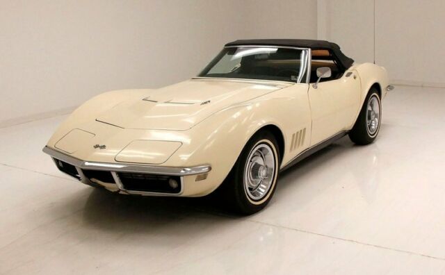 1968 White Chevrolet Corvette Convertible