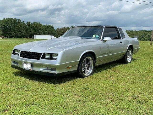 1987 Silver Chevrolet Monte Carlo Coupe