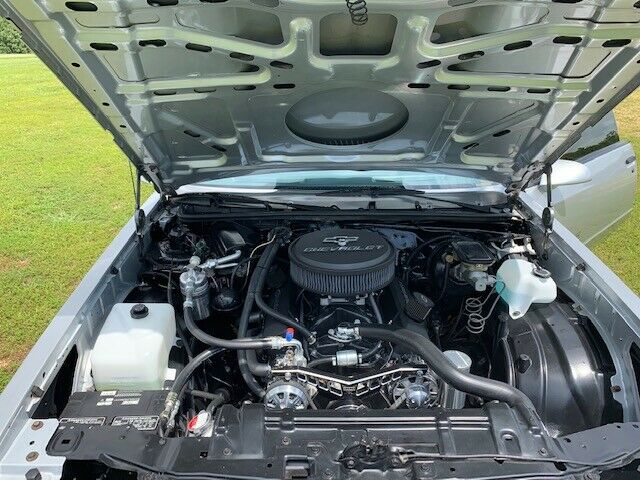 1987 Silver Chevrolet Monte Carlo Coupe