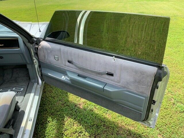 1987 Silver Chevrolet Monte Carlo Coupe