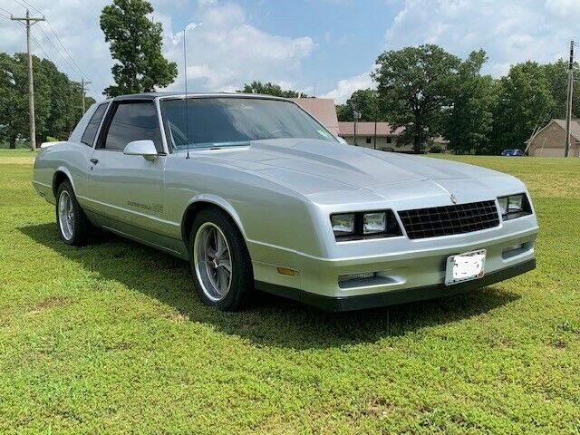 1987 Silver Chevrolet Monte Carlo Coupe