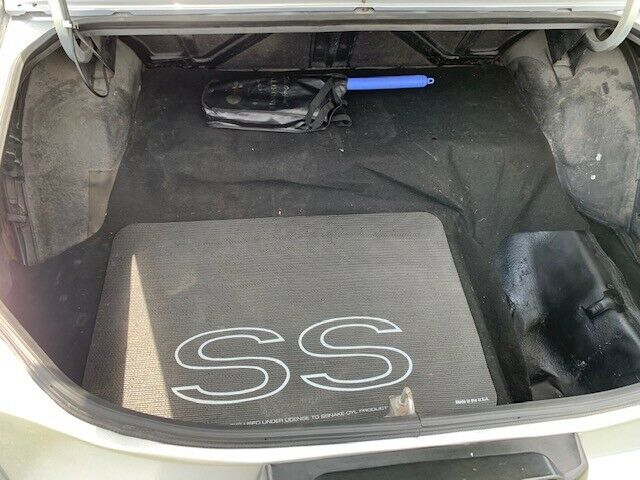 1987 Silver Chevrolet Monte Carlo Coupe