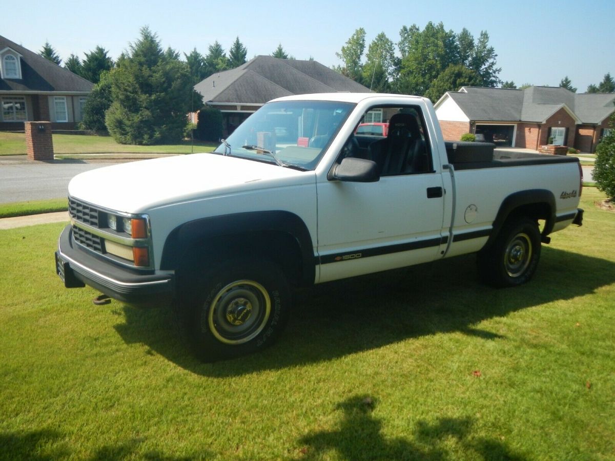 1988 White Chevrolet C/K Pickup 1500 Pickup Truck