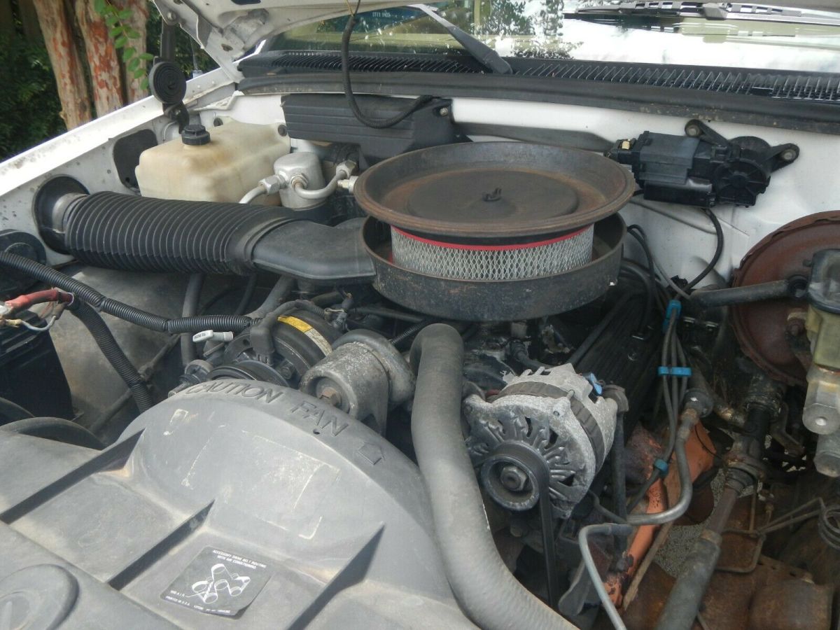 1988 White Chevrolet C/K Pickup 1500 Pickup Truck