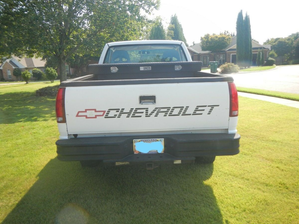1988 White Chevrolet C/K Pickup 1500 Pickup Truck