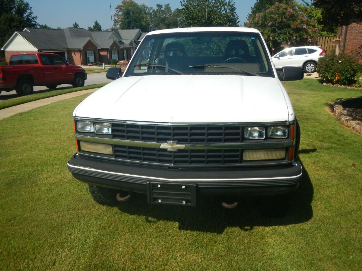1988 White Chevrolet C/K Pickup 1500 Pickup Truck
