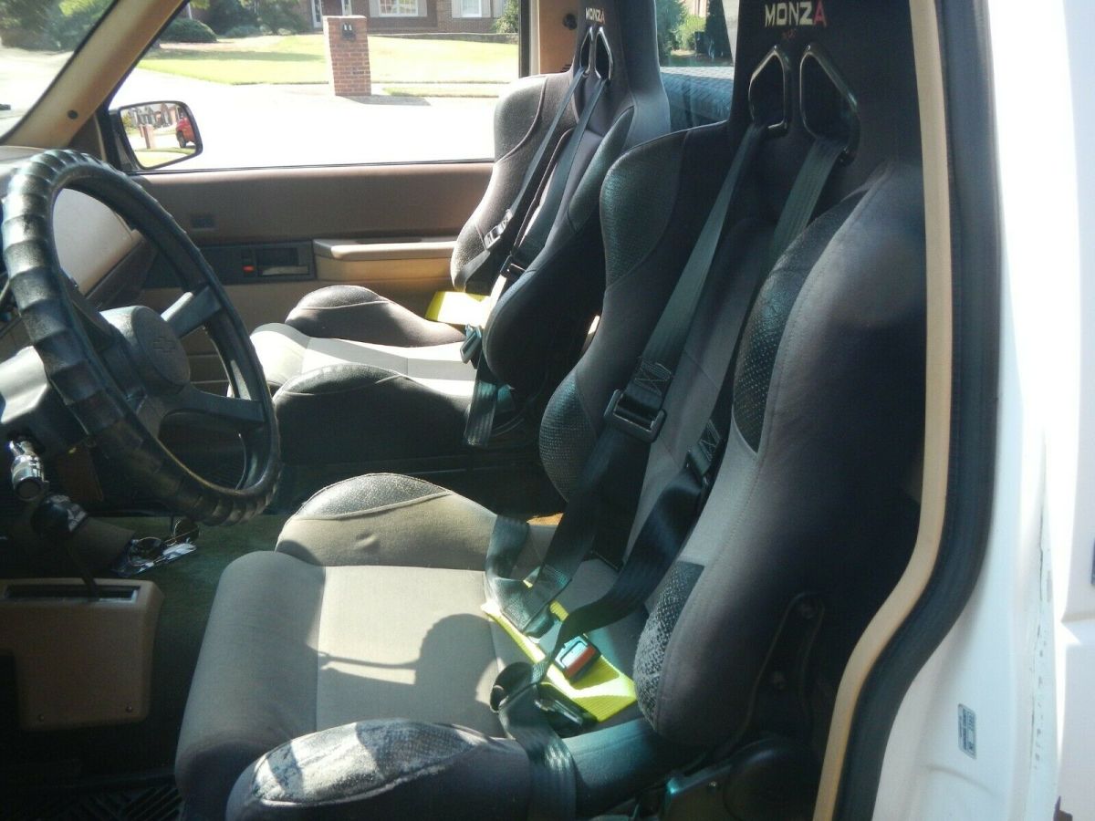 1988 White Chevrolet C/K Pickup 1500 Pickup Truck