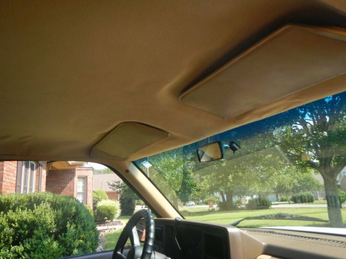 1988 White Chevrolet C/K Pickup 1500 Pickup Truck