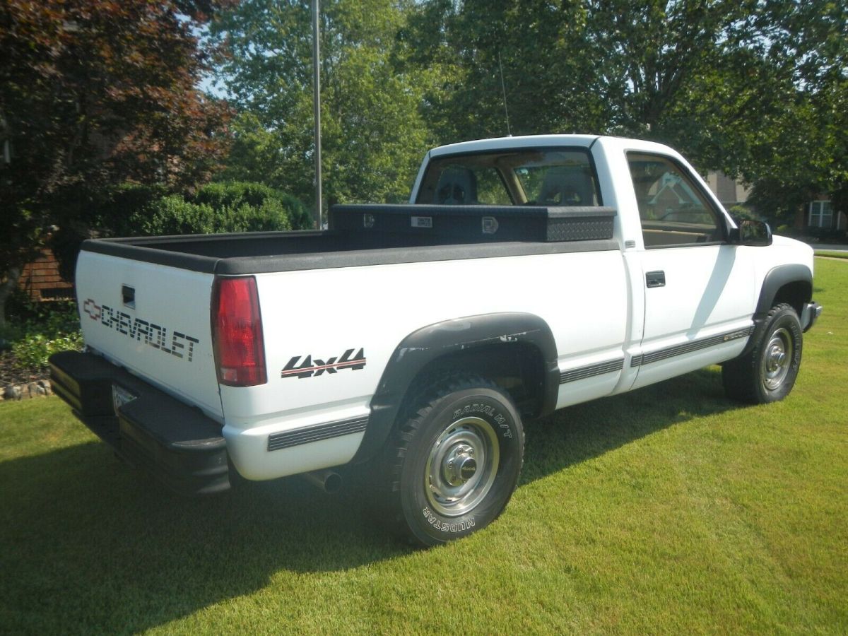 1988 White Chevrolet C/K Pickup 1500 Pickup Truck