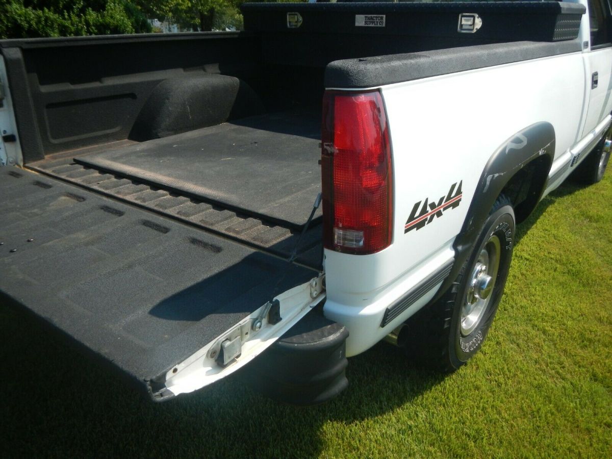 1988 White Chevrolet C/K Pickup 1500 Pickup Truck