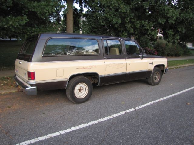 1984 Brown/Tan Chevrolet Suburban Wagon