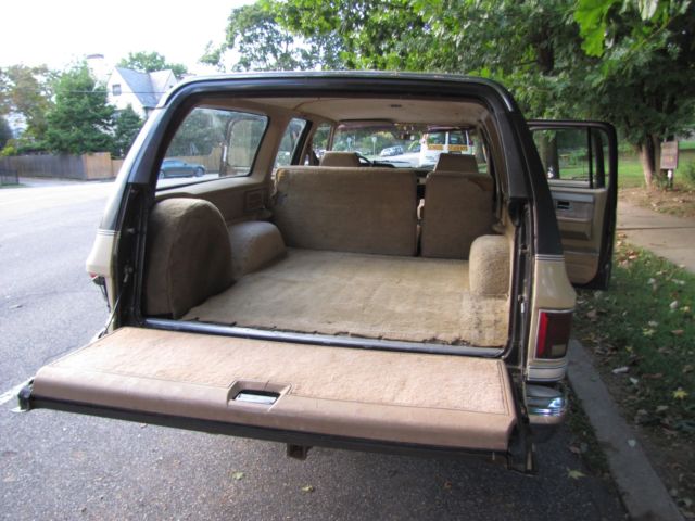 1984 Brown/Tan Chevrolet Suburban Wagon