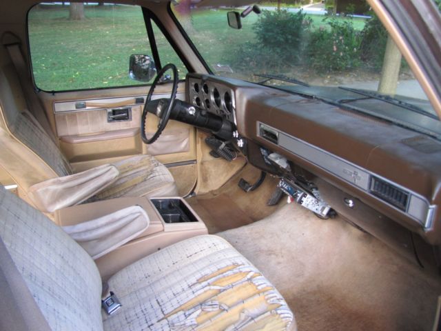 1984 Brown/Tan Chevrolet Suburban Wagon