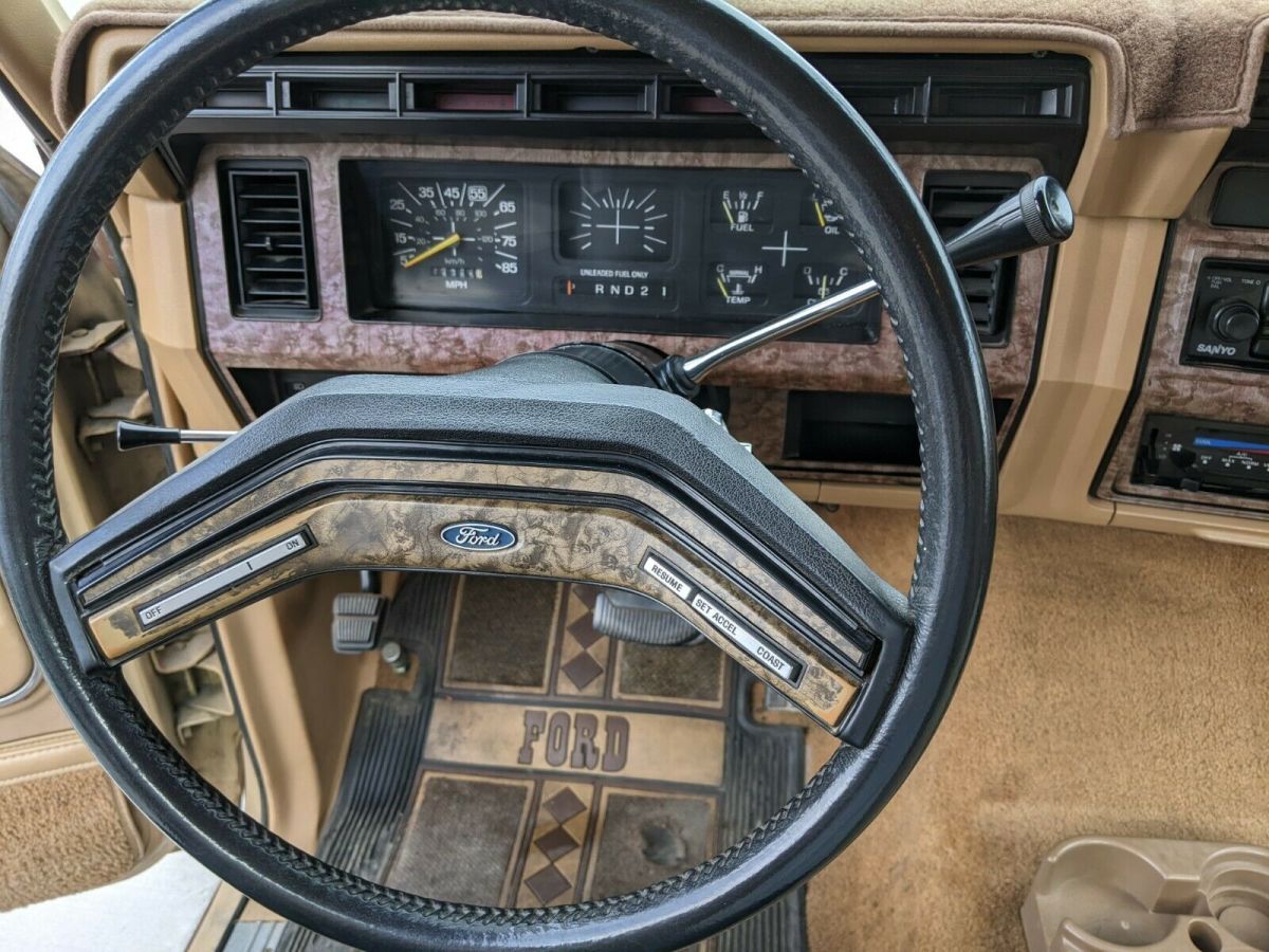 1985 Ford F-250 Standard Cab Pickup