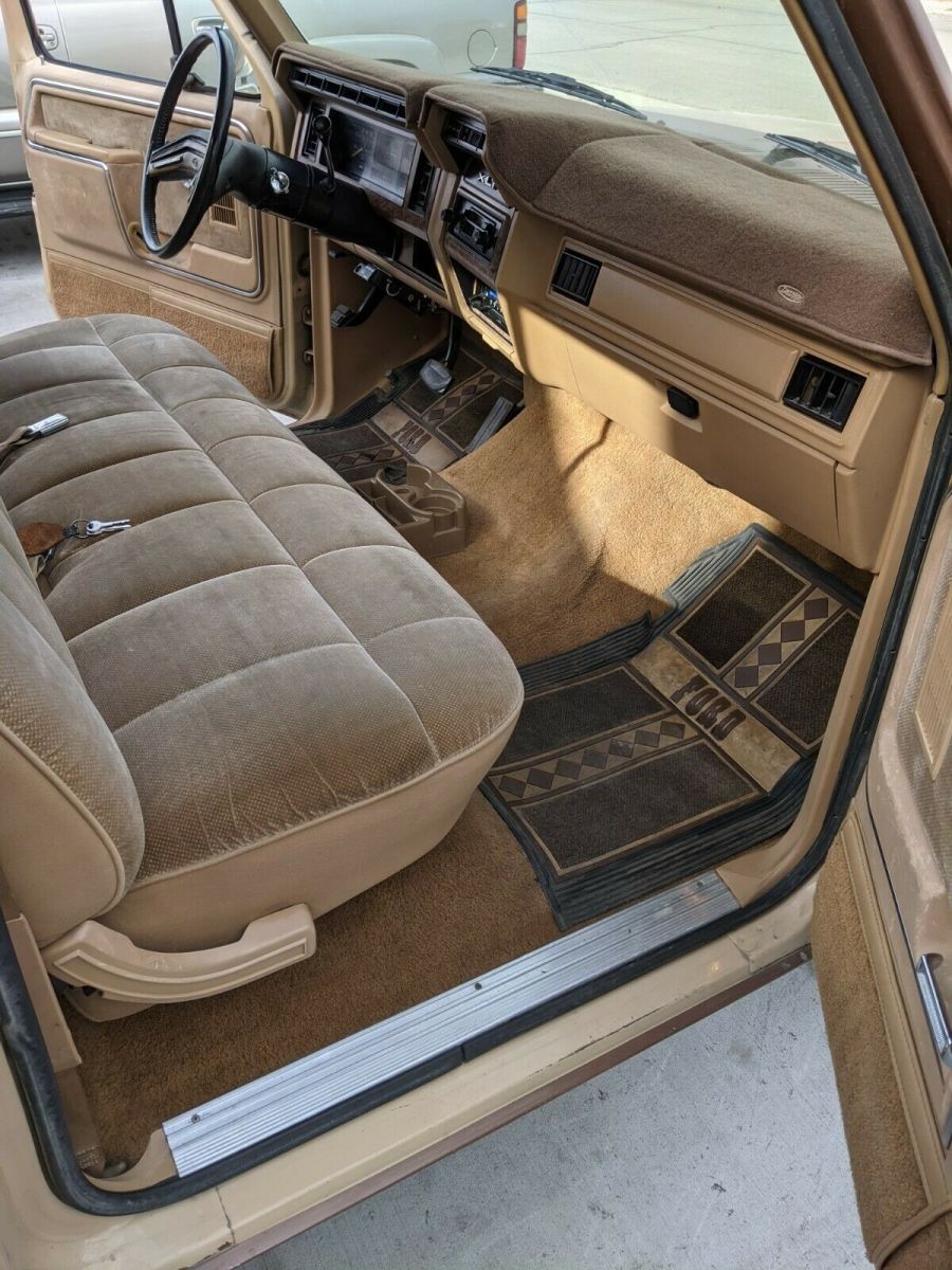 1985 Ford F-250 Standard Cab Pickup