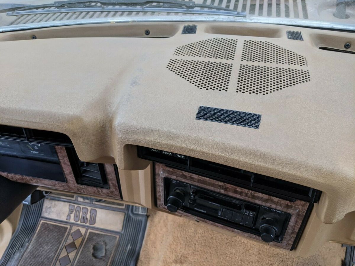 1985 Ford F-250 Standard Cab Pickup
