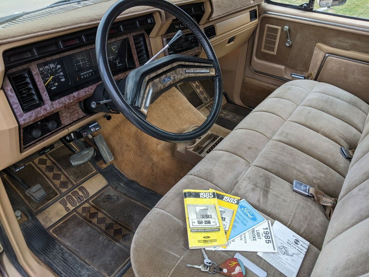 1985 Ford F-250 Standard Cab Pickup