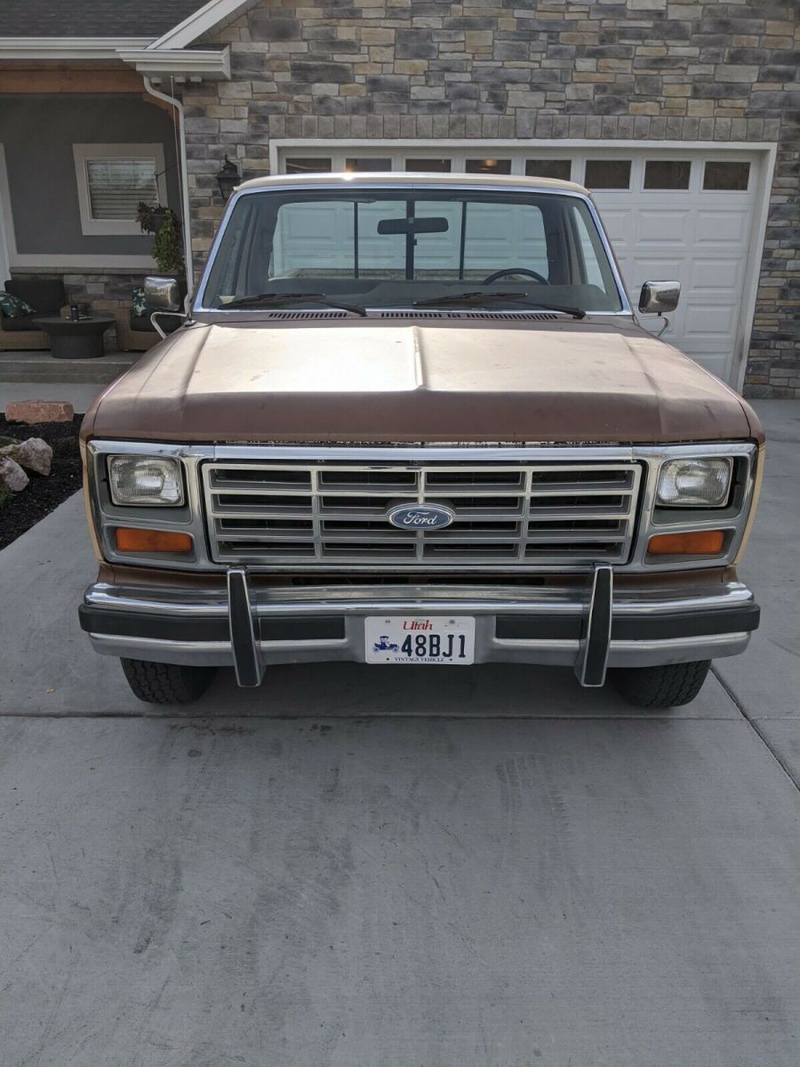 1985 Ford F-250 Standard Cab Pickup