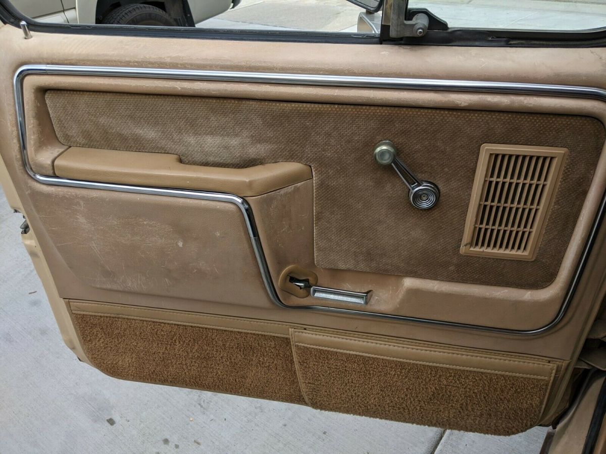 1985 Ford F-250 Standard Cab Pickup