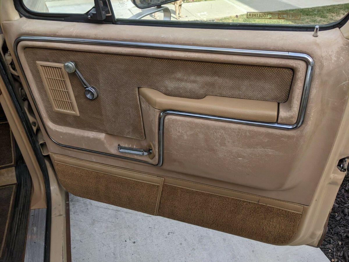 1985 Ford F-250 Standard Cab Pickup