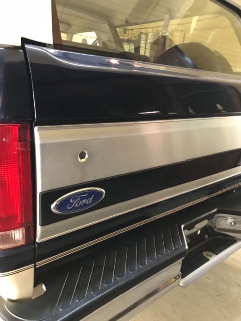 1993 Blue Ford Bronco SUV