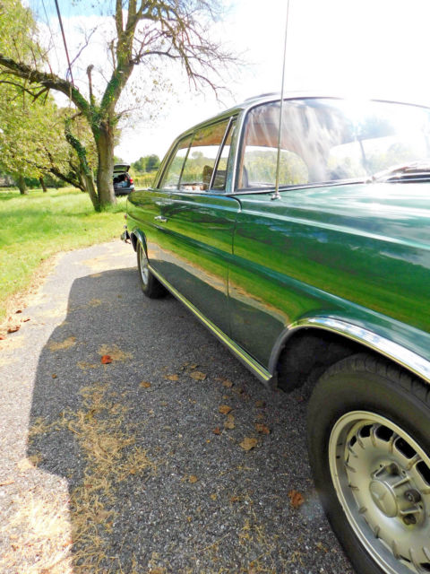 1970 Mercedes-Benz 200-Series